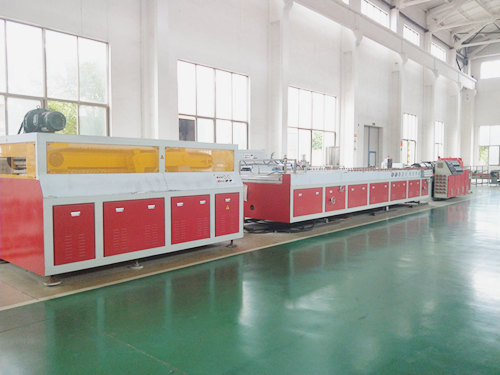 1534316124882099.jpg 红色 木塑设备.jpg