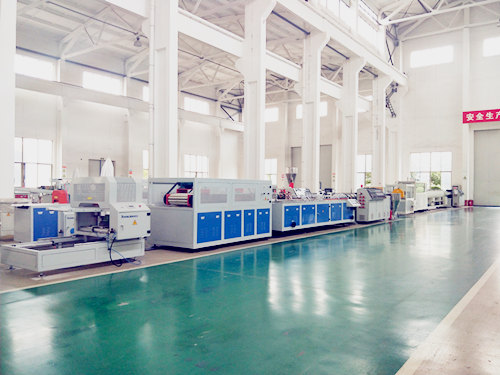 1534316131930751.jpg 蓝色 木塑设备3.jpg